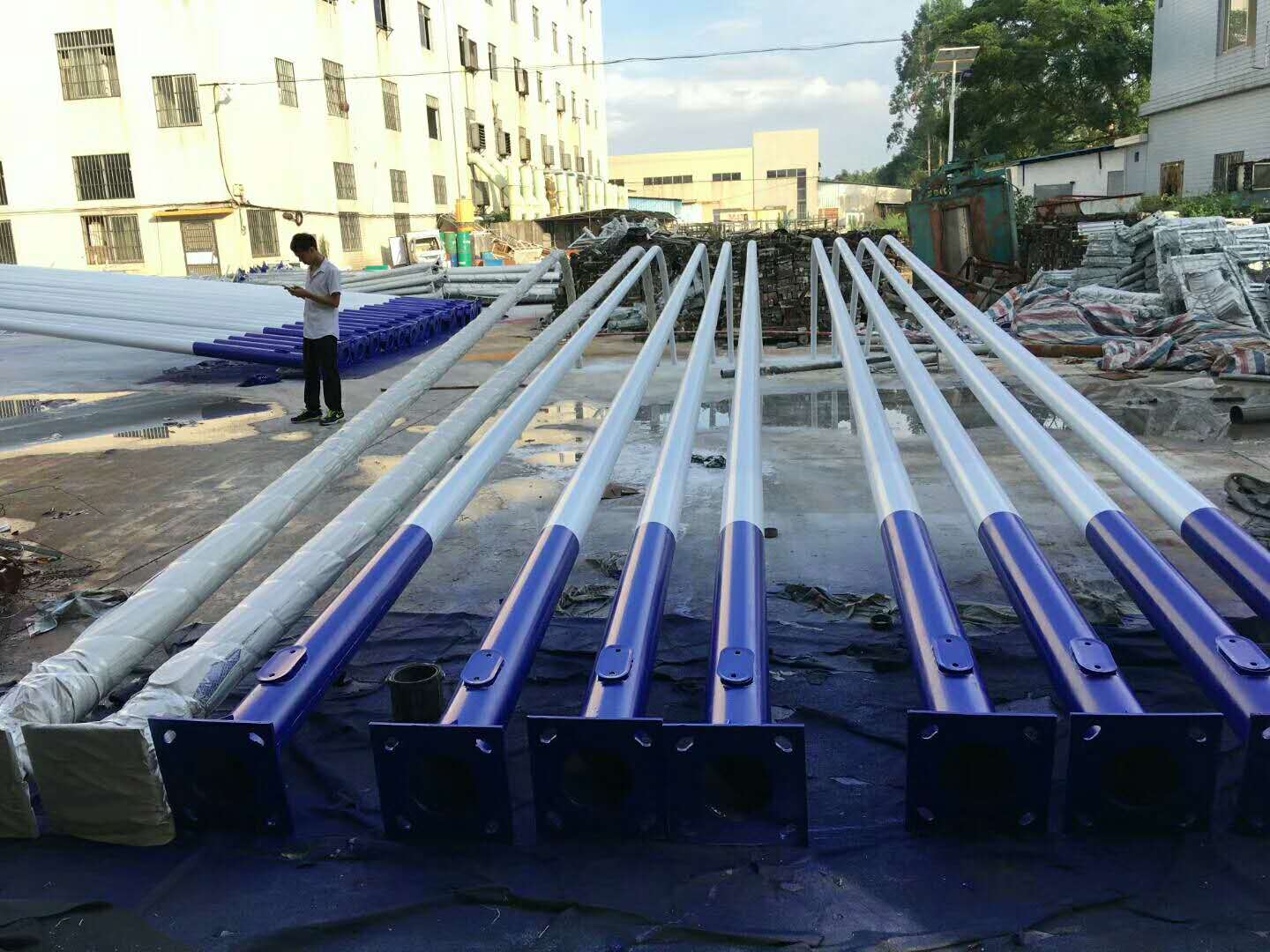 華可led太陽能路燈生產中