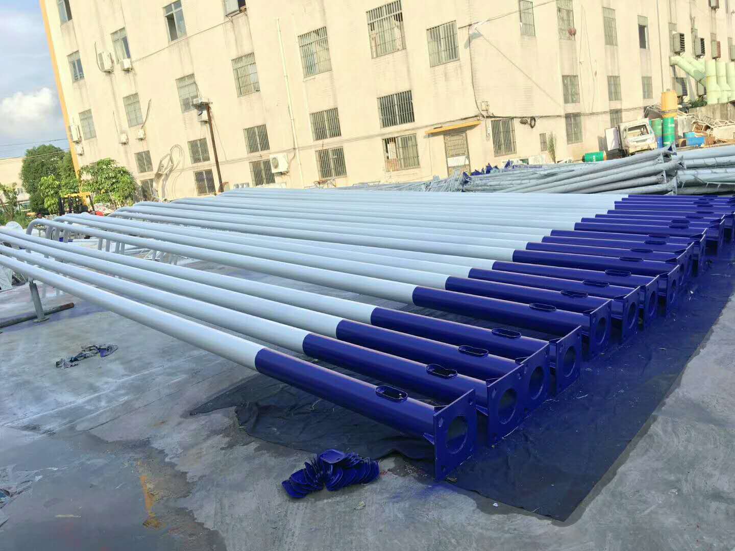 華可led太陽能路燈生產中