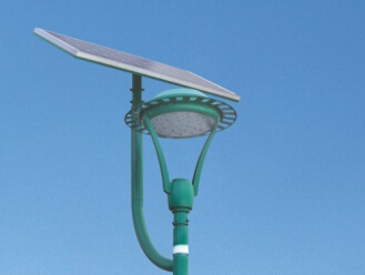 太陽能庭院燈的功率輸出由什么決定的？