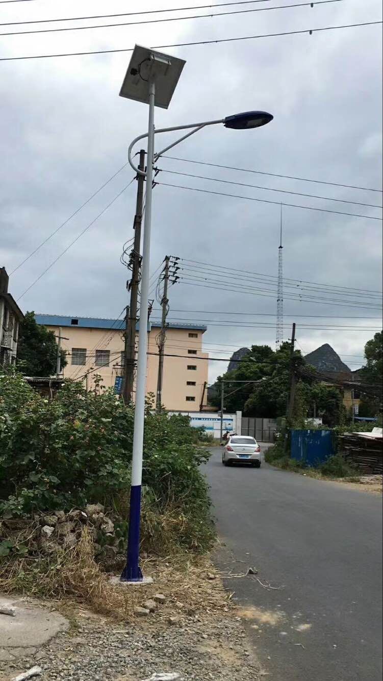 華可工程：廣西周總6米30W農村太陽能路燈完畢！